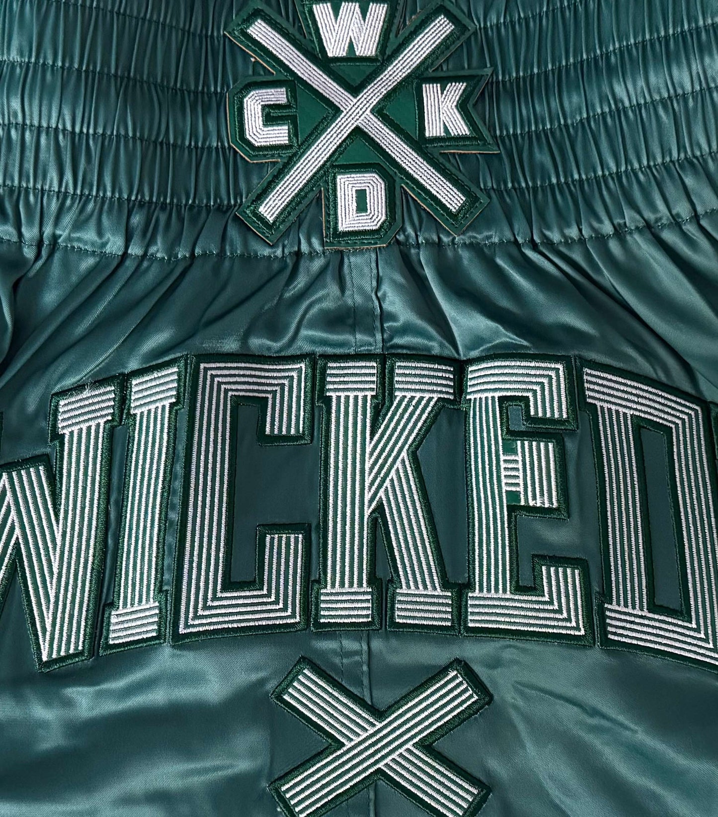 MUAY THAI CROSS-LINE SHORTS GREEN