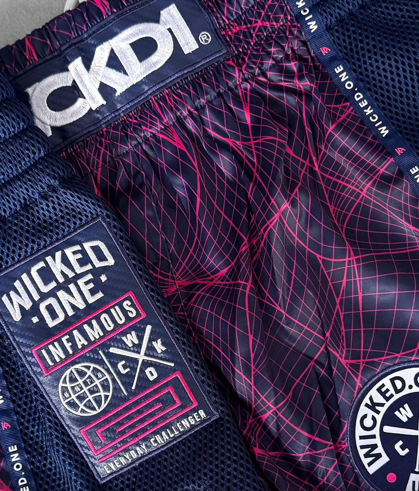 MUAY THAI SHORTS METAVERS NAVY/PINK