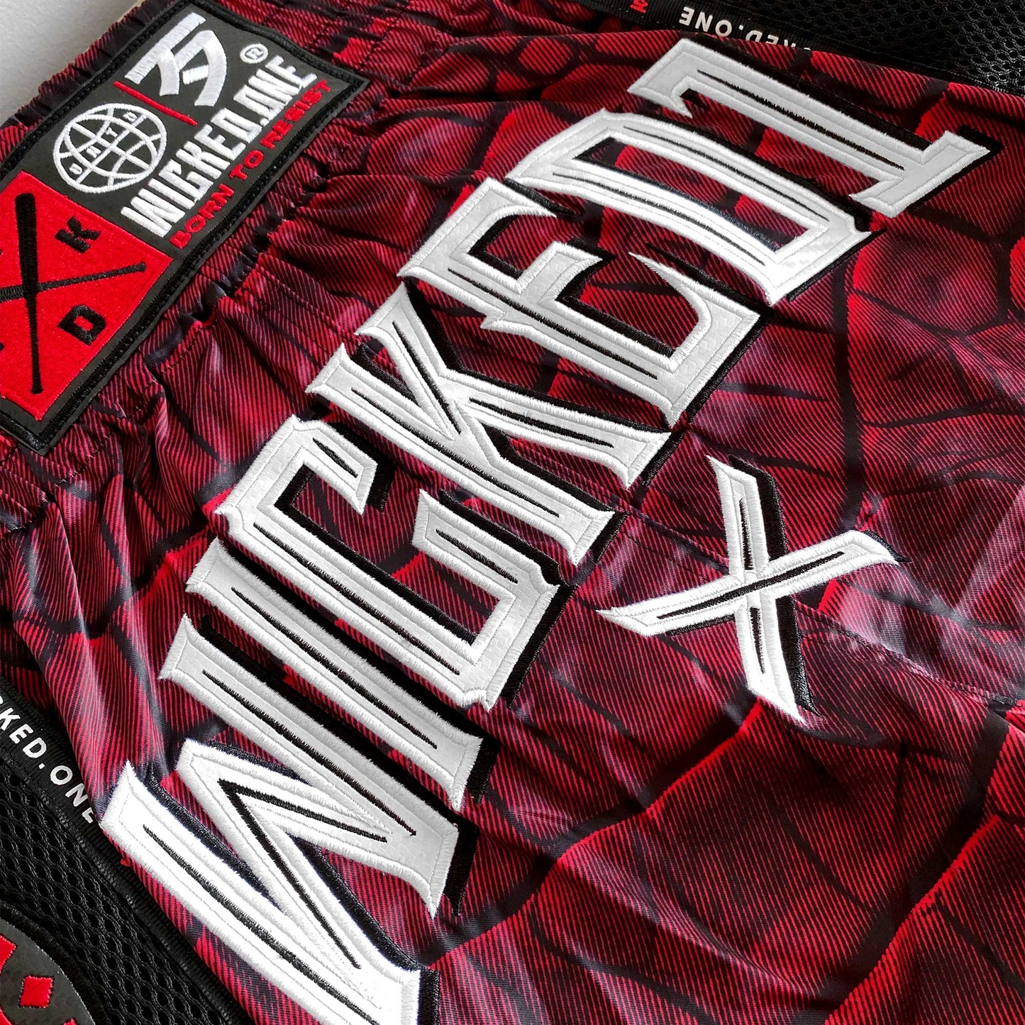 MUAY THAI SHORTS CAIMAN RED