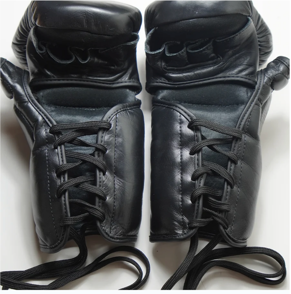 Yibuko Lace-Up MMA Glove (Black)